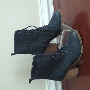 Steve Madden ‘Lauuren’ Lace-up Suede Bootie - Navy